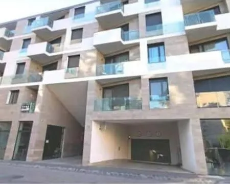 New Building In The Hearth Of Free Parking *