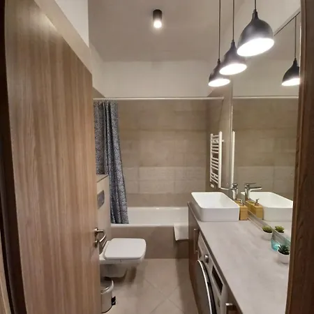 New Building In The Hearth Of Free Parking