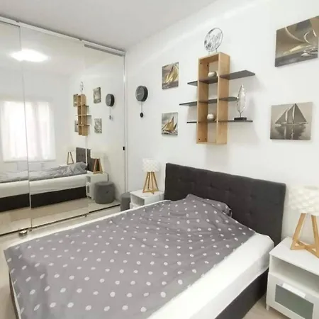 아파트 New Building In The Hearth Of Free Parking